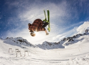 九游娱乐入口-赛道上的巨人，切特在F1街道赛接管比赛，新疆队精神粉碎尼克斯式质疑