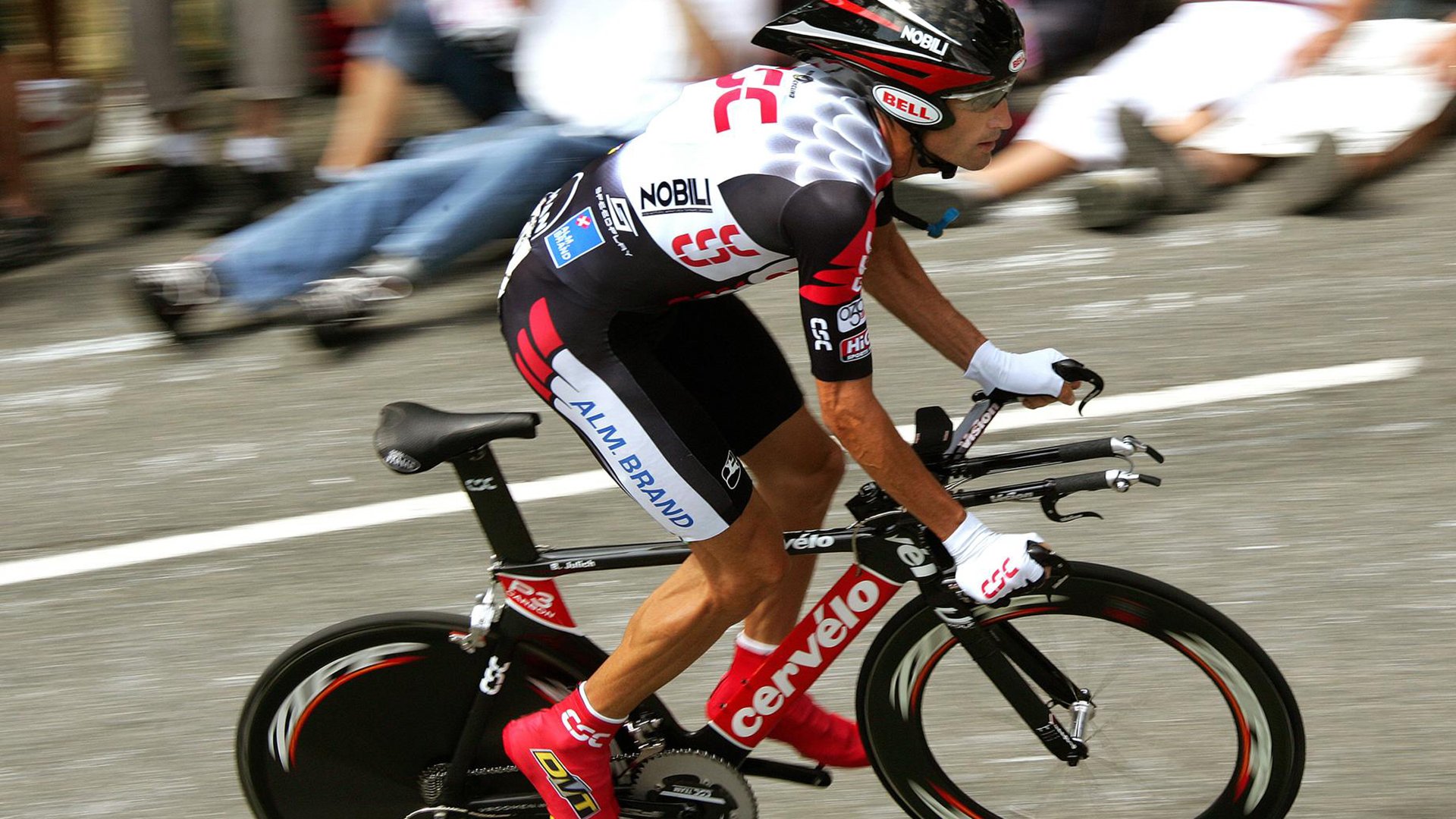 当比利时蓝遇见米兰红，京多安的全场大师课如何重新定义中场艺术