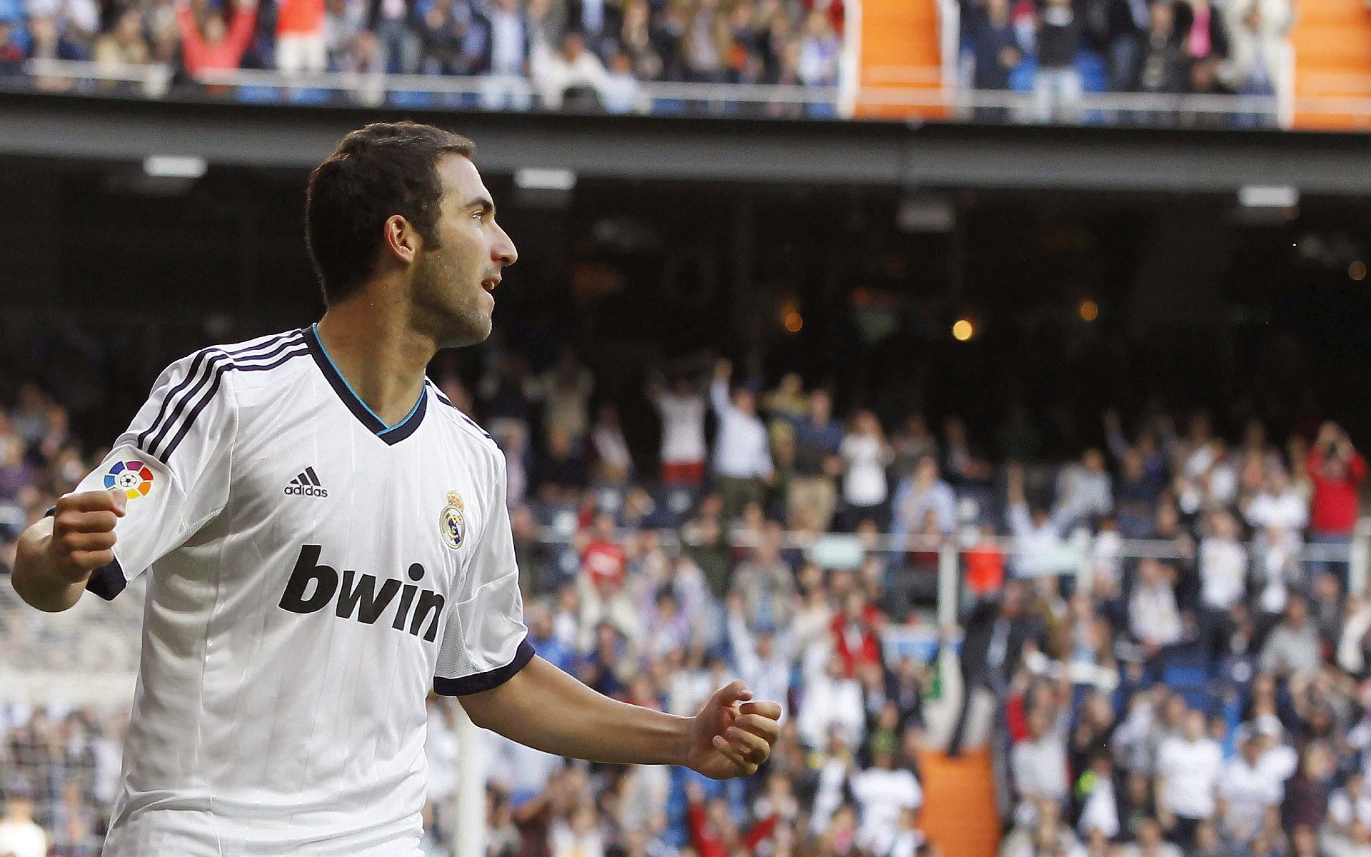 凯尔特人争冠战险胜雄鹿，字母哥关键先生表现却成空砍悲歌